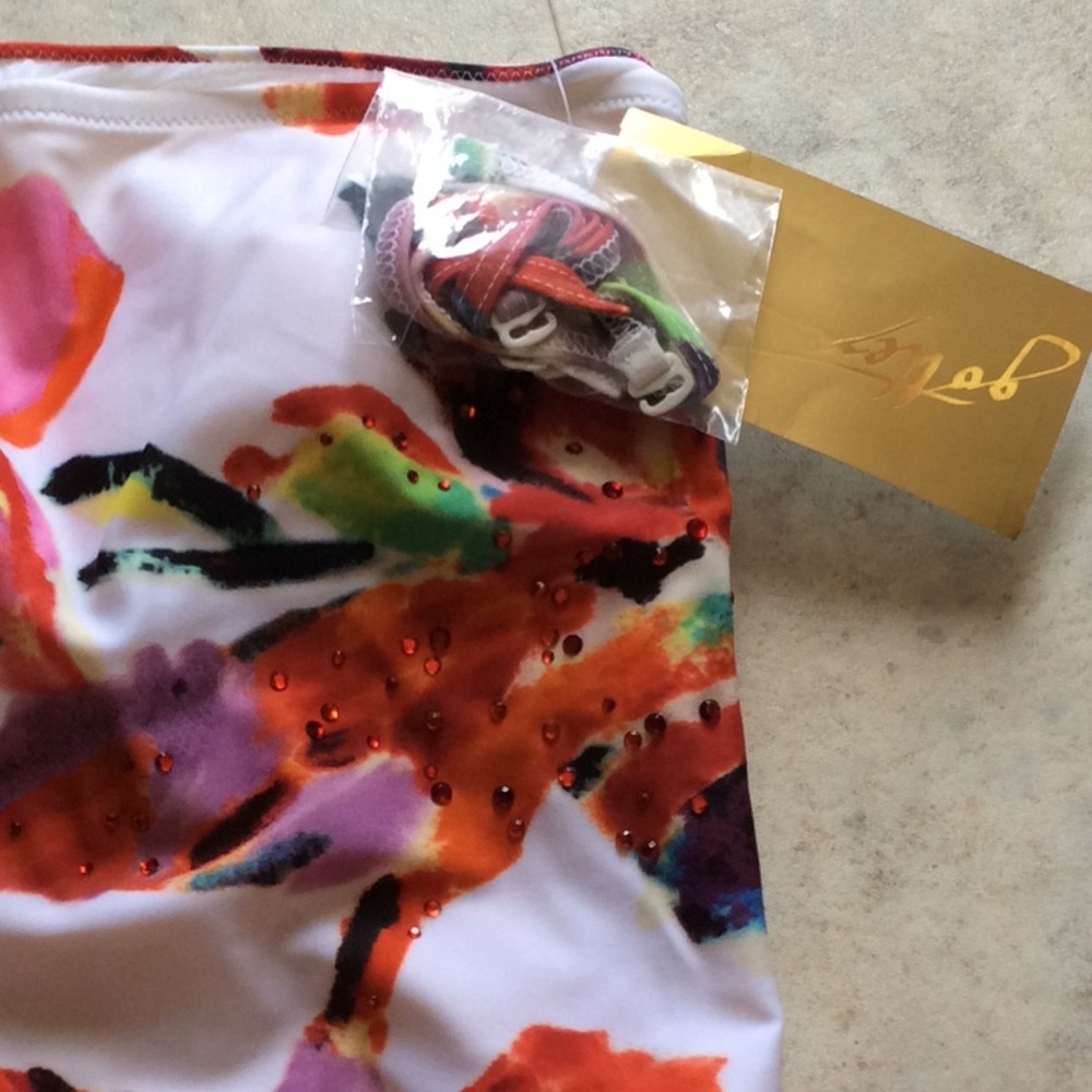 Gorgeous Gottex One Piece Swimsuit - Picture 5 of 8
